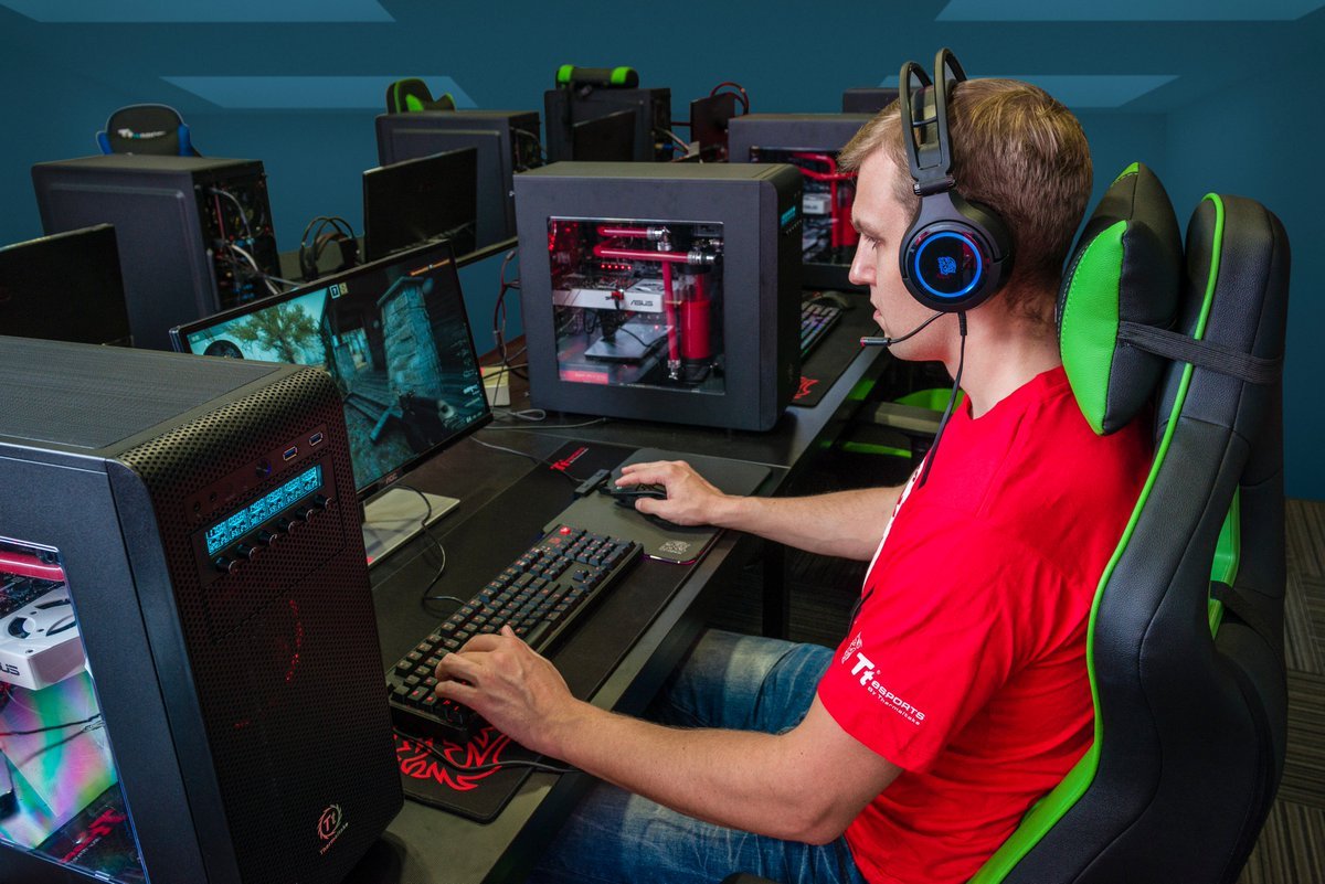 découvrez comment créer un setup e-sport performant : conseils pour choisir le matériel, optimiser l'espace de jeu et améliorer vos performances dans les compétitions de gaming.