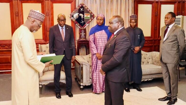 explorez les enjeux de la diplomatie et des alliances en 2025, analysez les stratégies internationales et les partenariats clés qui façonnent le monde de demain.