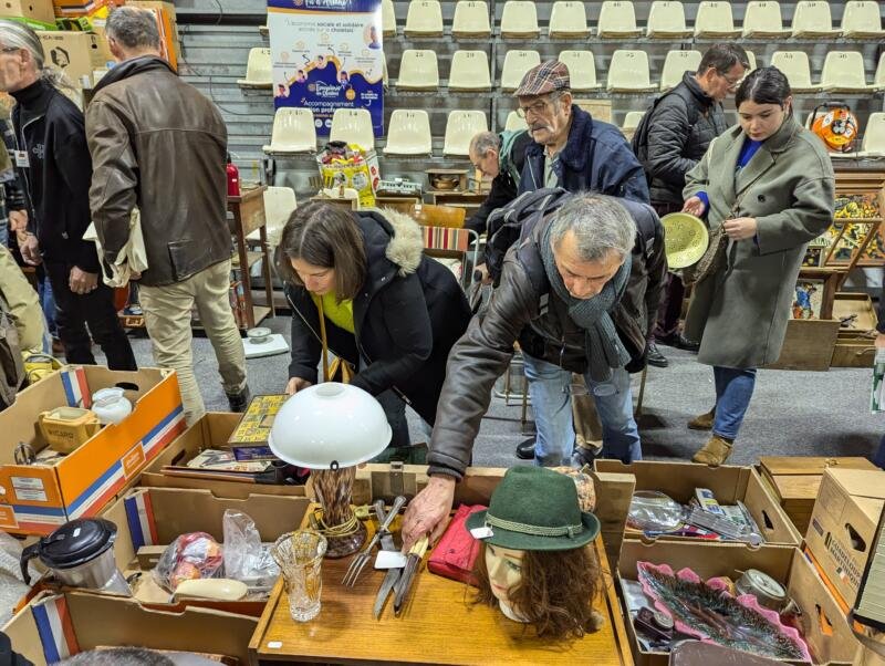 découvrez comment organiser efficacement une collecte d'objets en 2025 pour soutenir une cause ou recycler intelligemment. conseils pratiques et étapes clés pour réussir votre événement.