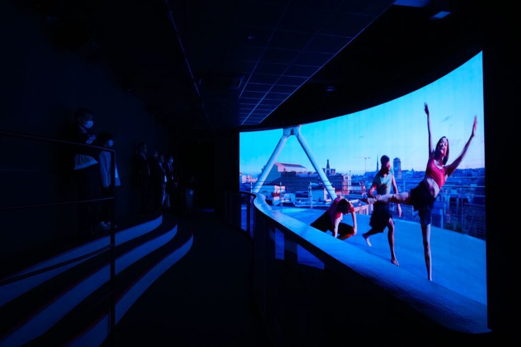 découvrez la narration immersive en 2025 : des expériences innovantes qui plongent le public au cœur des histoires grâce aux technologies de pointe.